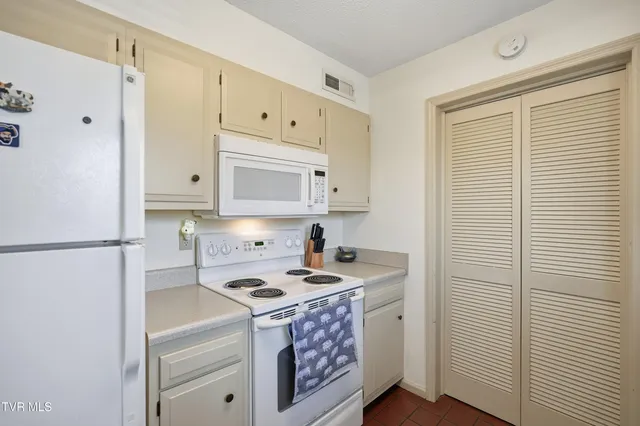 $175,000 | 1707 West Lakeview Drive, Unit 2, Johnson City, TN 37601