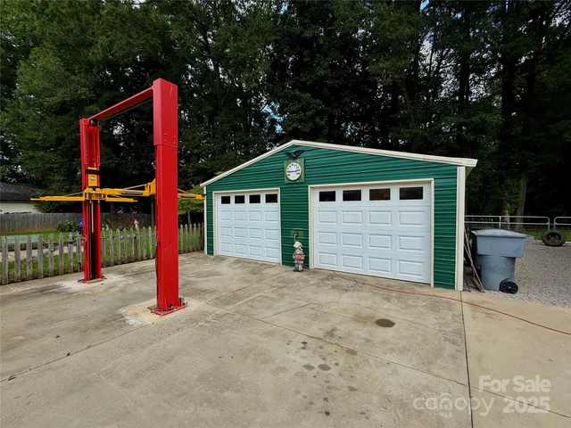 $438,500 | 7632 Rolling Hill Road, Charlotte, NC 28227