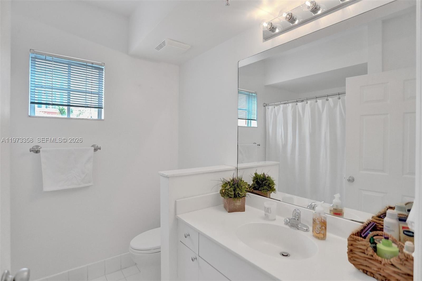 17100 North Bay Road, Unit 1501 Sunny Isles Beach, FL 33160 - Photo 9 of 46