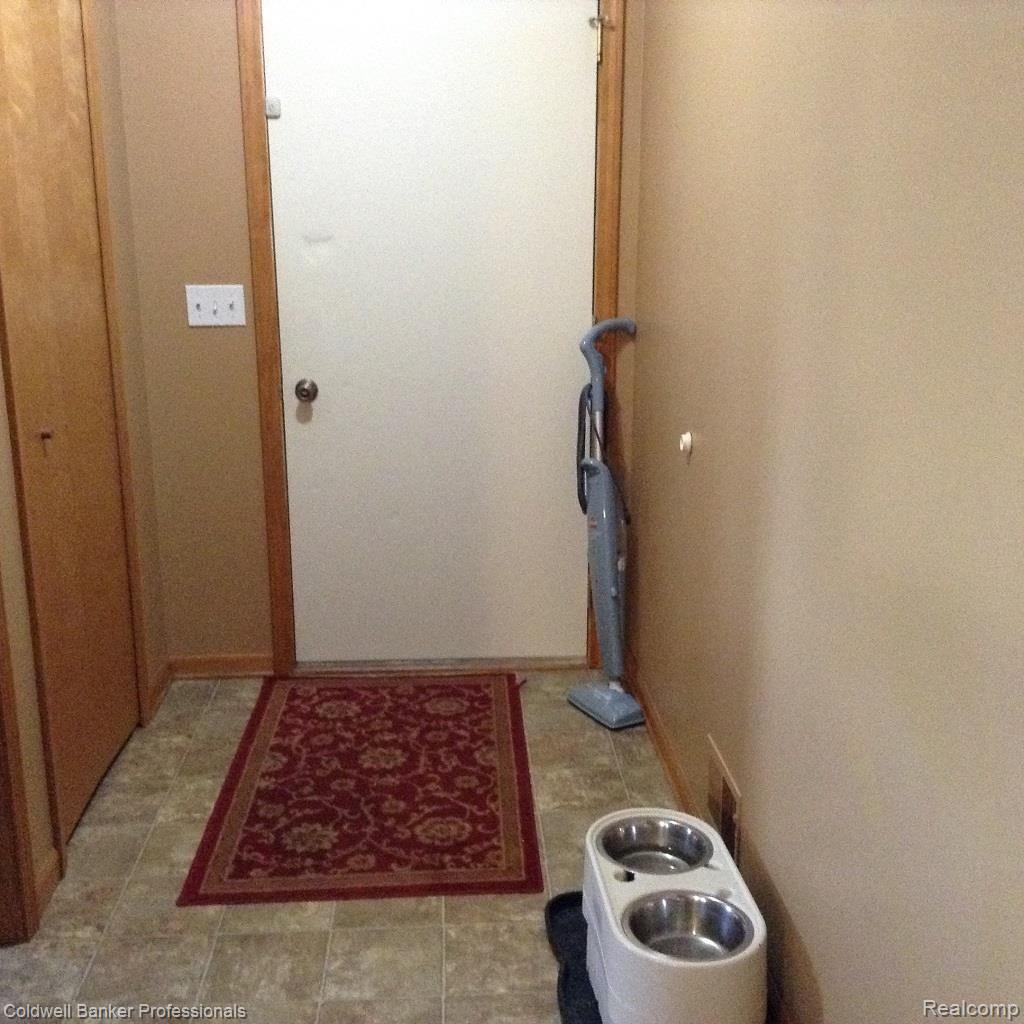 4359 Jones Road North Branch, MI 48461 - Photo 20 of 30 Garage entrance