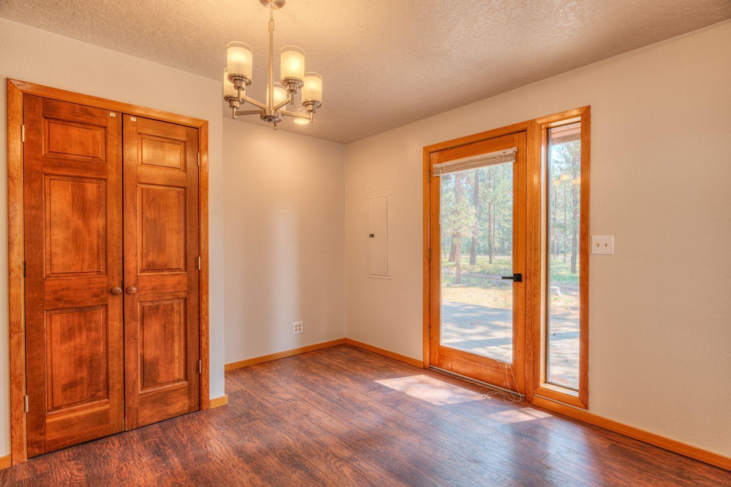 56043 Savage Road Bend, OR 97707 - Photo 17 of 50 DxfT0BO2