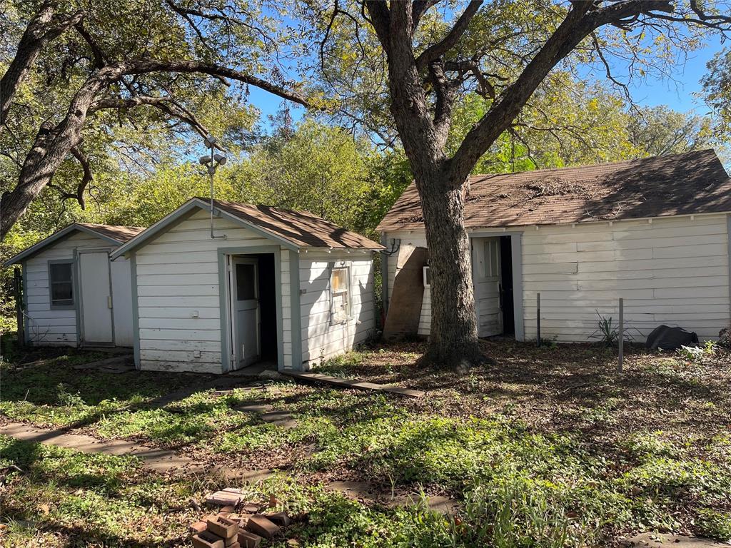 2420 Oakwood Terrace Haltom City, TX 76117 - Photo 6 of 9