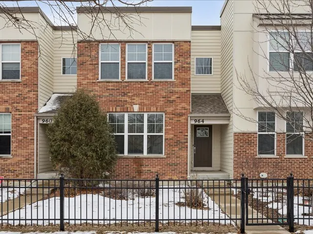 $440,000 | 964 Station Boulevard, Aurora, IL 60504