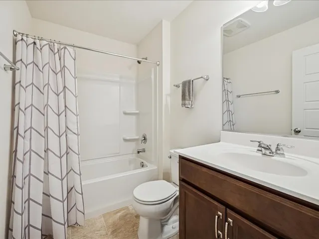 $440,000 | 964 Station Boulevard, Aurora, IL 60504