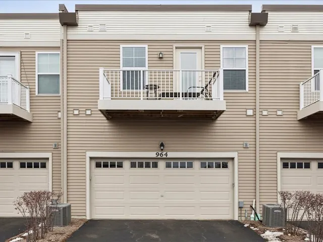 $440,000 | 964 Station Boulevard, Aurora, IL 60504