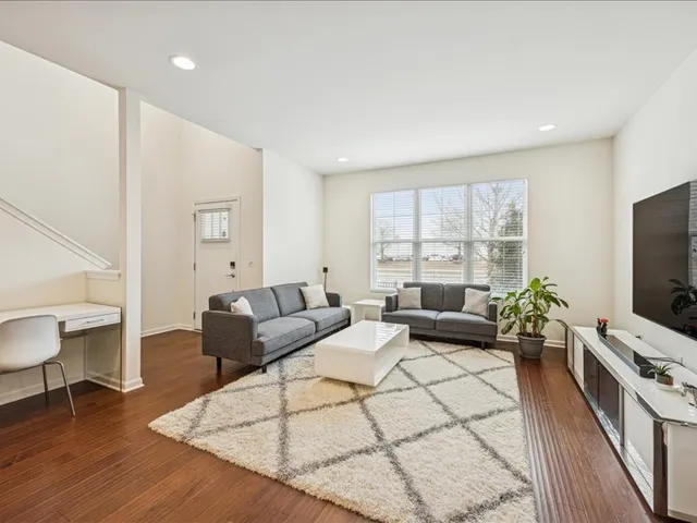 $440,000 | 964 Station Boulevard, Aurora, IL 60504