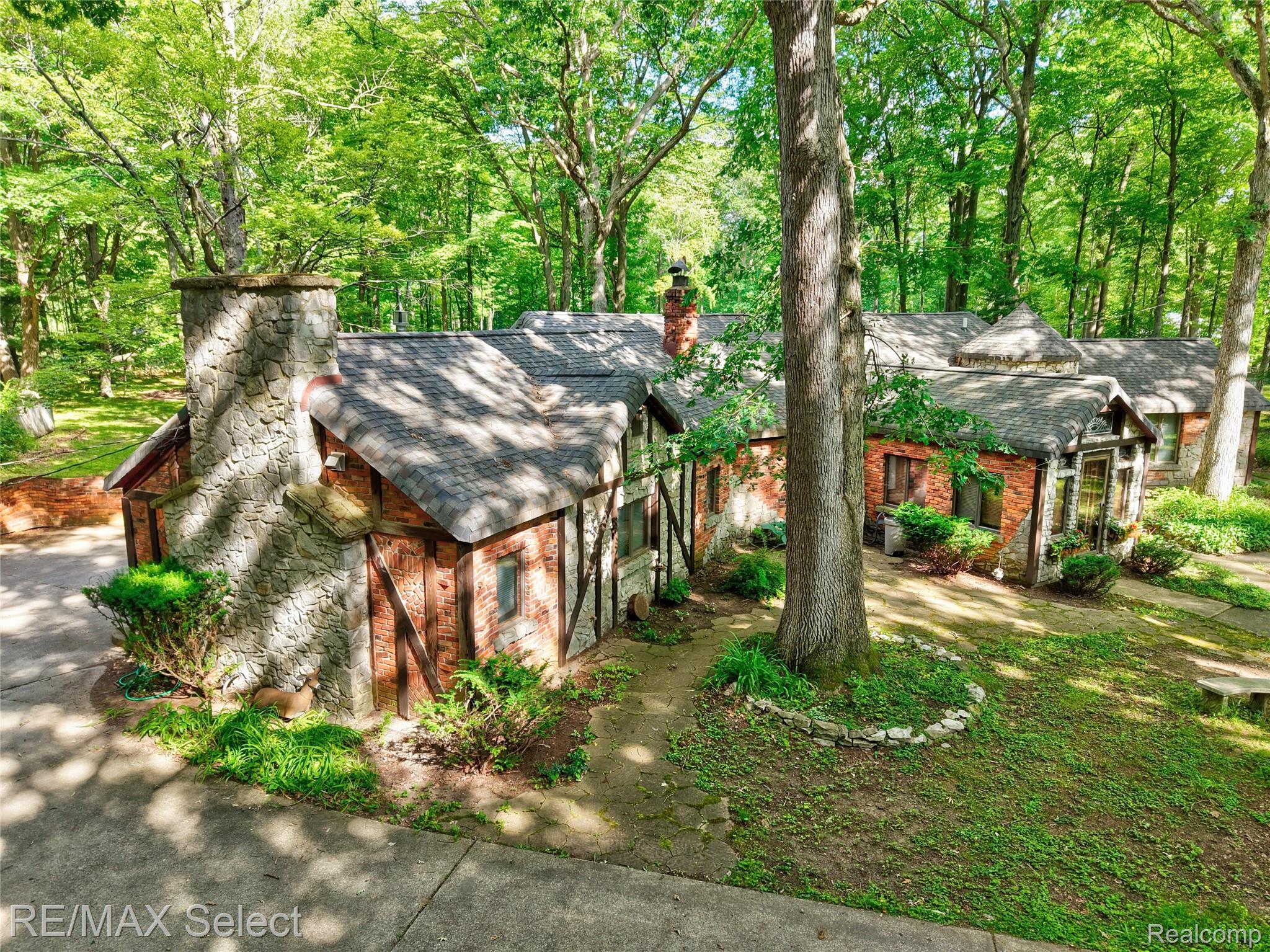 3471 South Towerline Road Bridgeport, MI 48722 - Photo 2 of 55 3471 S Towerline Rd 02.jpg