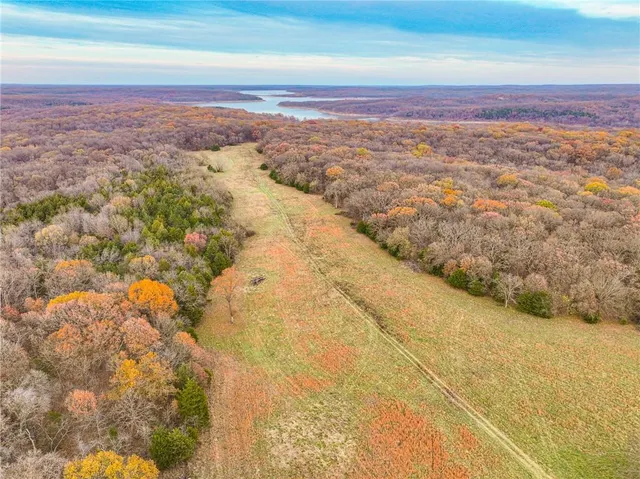 $1,200,000 | 9535 Northeast 681, Lowry City, MO 64763