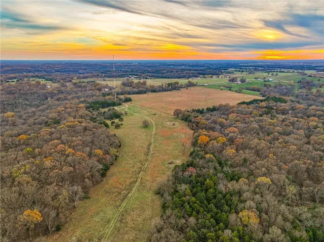 $1,200,000 | 9535 Northeast 681, Lowry City, MO 64763