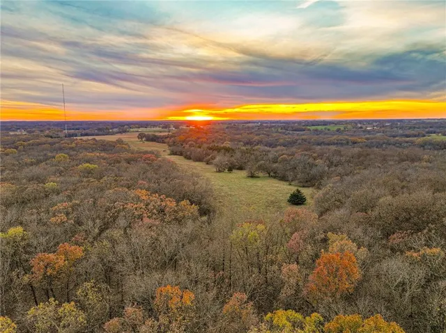 $1,200,000 | 9535 Northeast 681, Lowry City, MO 64763