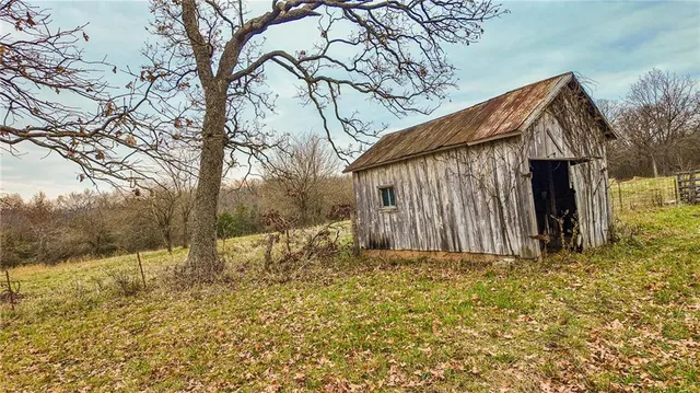 $1,200,000 | 9535 Northeast 681, Lowry City, MO 64763