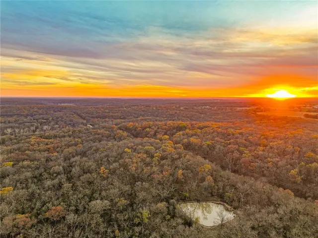 $1,200,000 | 9535 Northeast 681, Lowry City, MO 64763