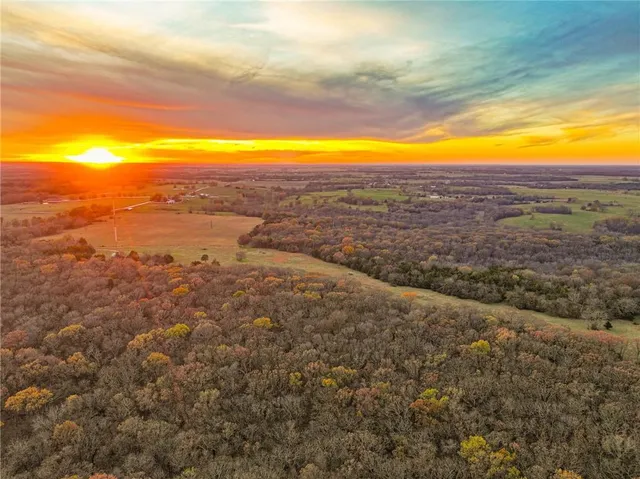 $1,200,000 | 9535 Northeast 681, Lowry City, MO 64763