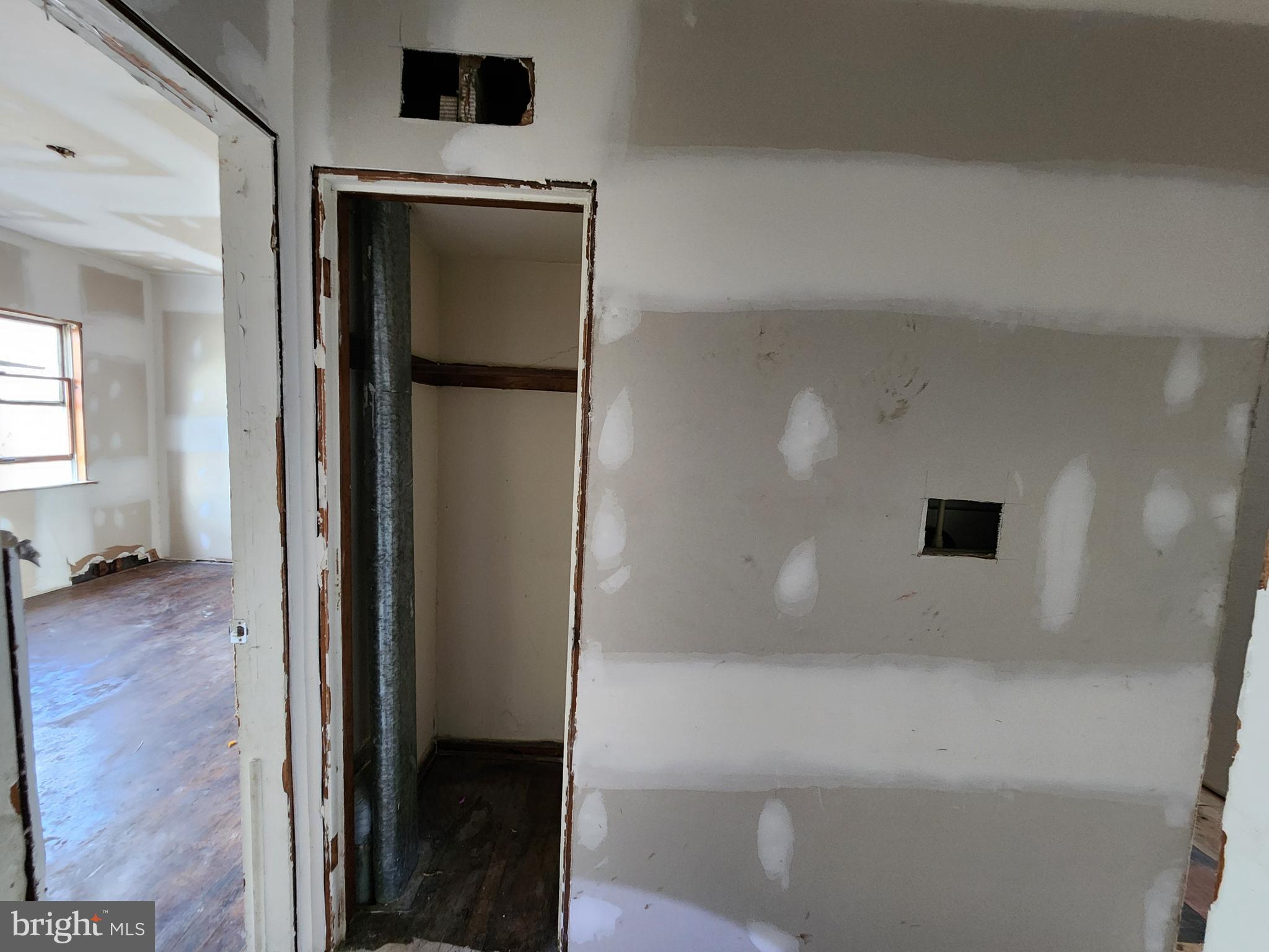 3425 6th Street Baltimore, MD 21225 - Photo 23 of 35