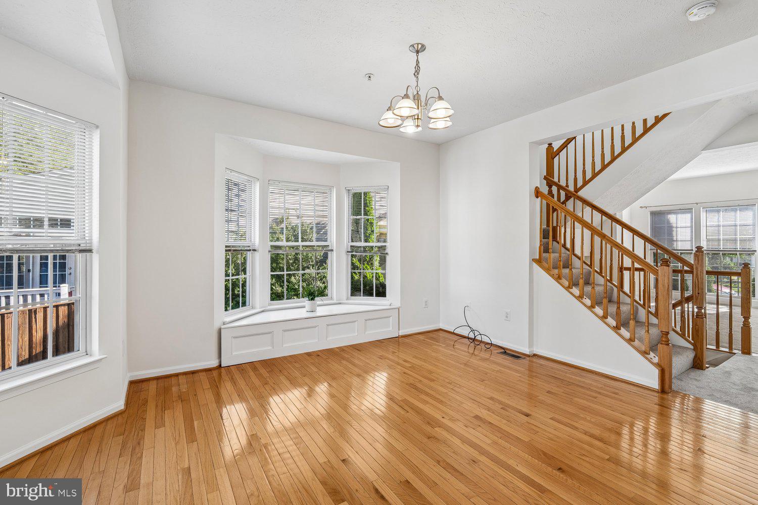 2426 Knapps Way Odenton, MD 21113 - Photo 16 of 71 Sitting Area