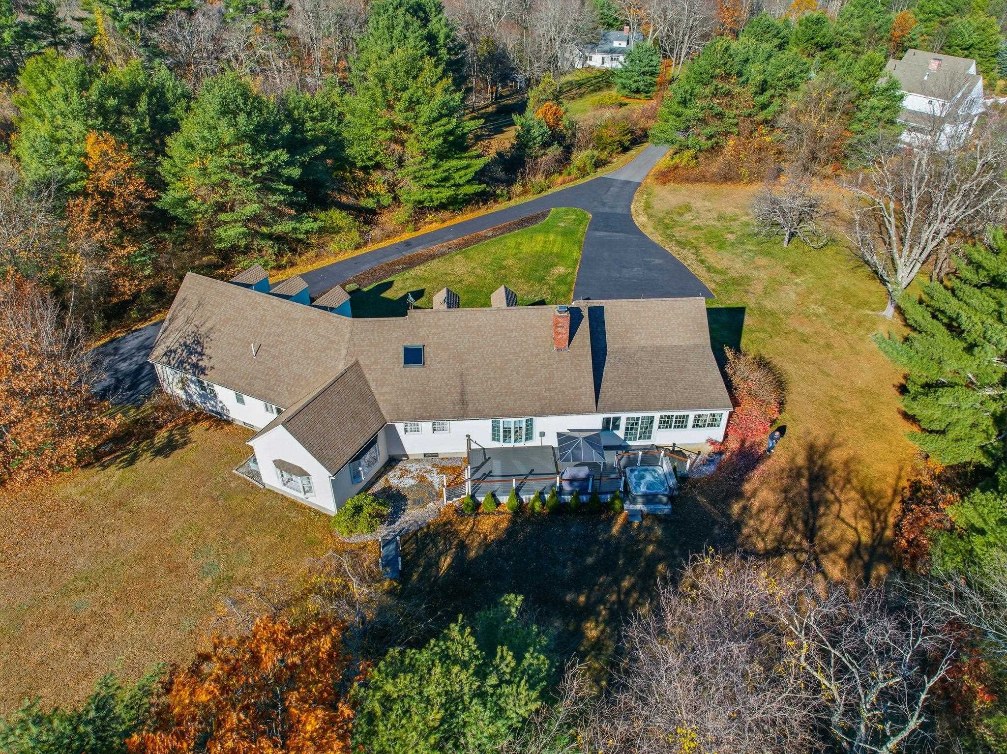 276 North Amherst Road Bedford, NH 03110 - Photo 3 of 56