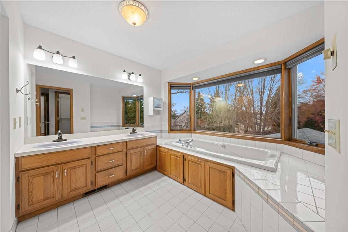 9130 Hidden Meadow Road Woodbury, MN 55125 - Photo 46 of 74