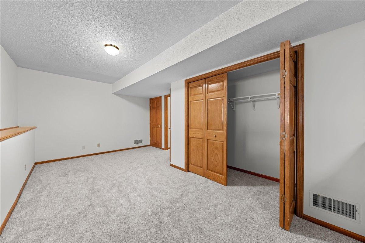 9130 Hidden Meadow Road Woodbury, MN 55125 - Photo 61 of 74