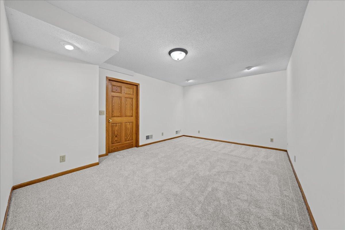 9130 Hidden Meadow Road Woodbury, MN 55125 - Photo 62 of 74