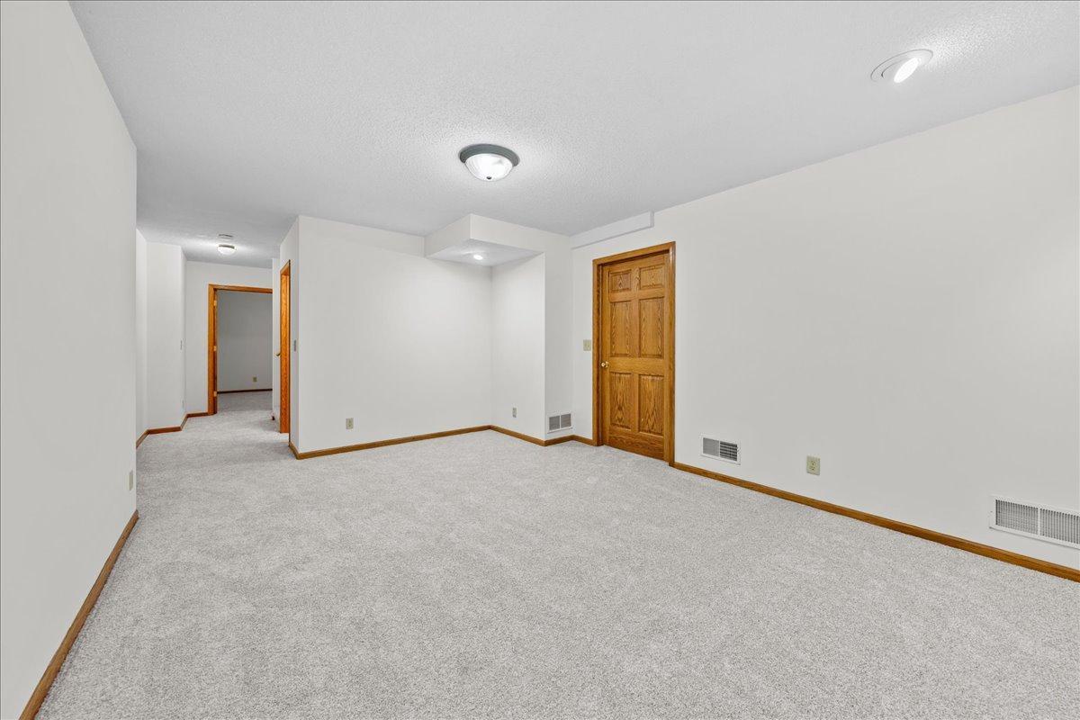 9130 Hidden Meadow Road Woodbury, MN 55125 - Photo 64 of 74