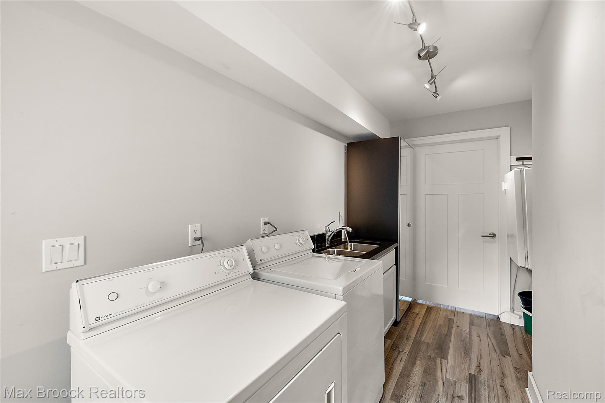 3774 Quarton Road Bloomfield Hills, MI 48302 - Photo 17 of 34 3774 Quarton Rd -59.jpg