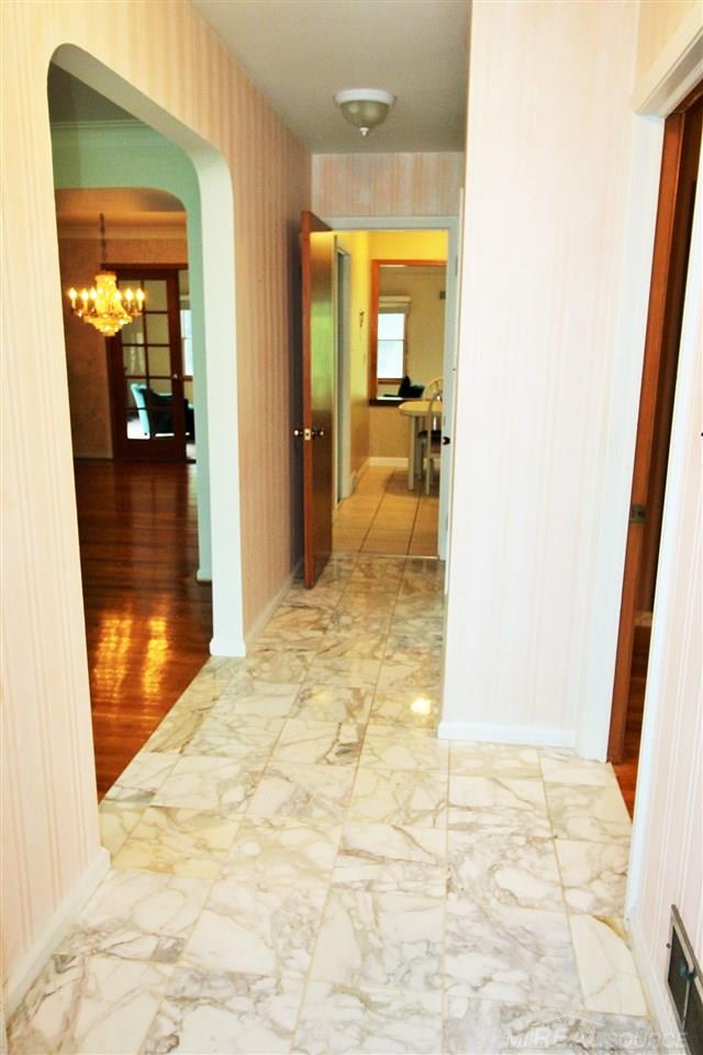 954 South Renaud Road Grosse Pointe Woods, MI 48236 - Photo 5 of 46