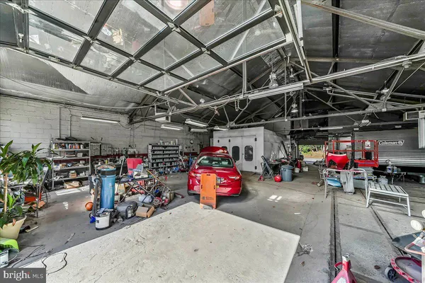 a view of a house with backyard