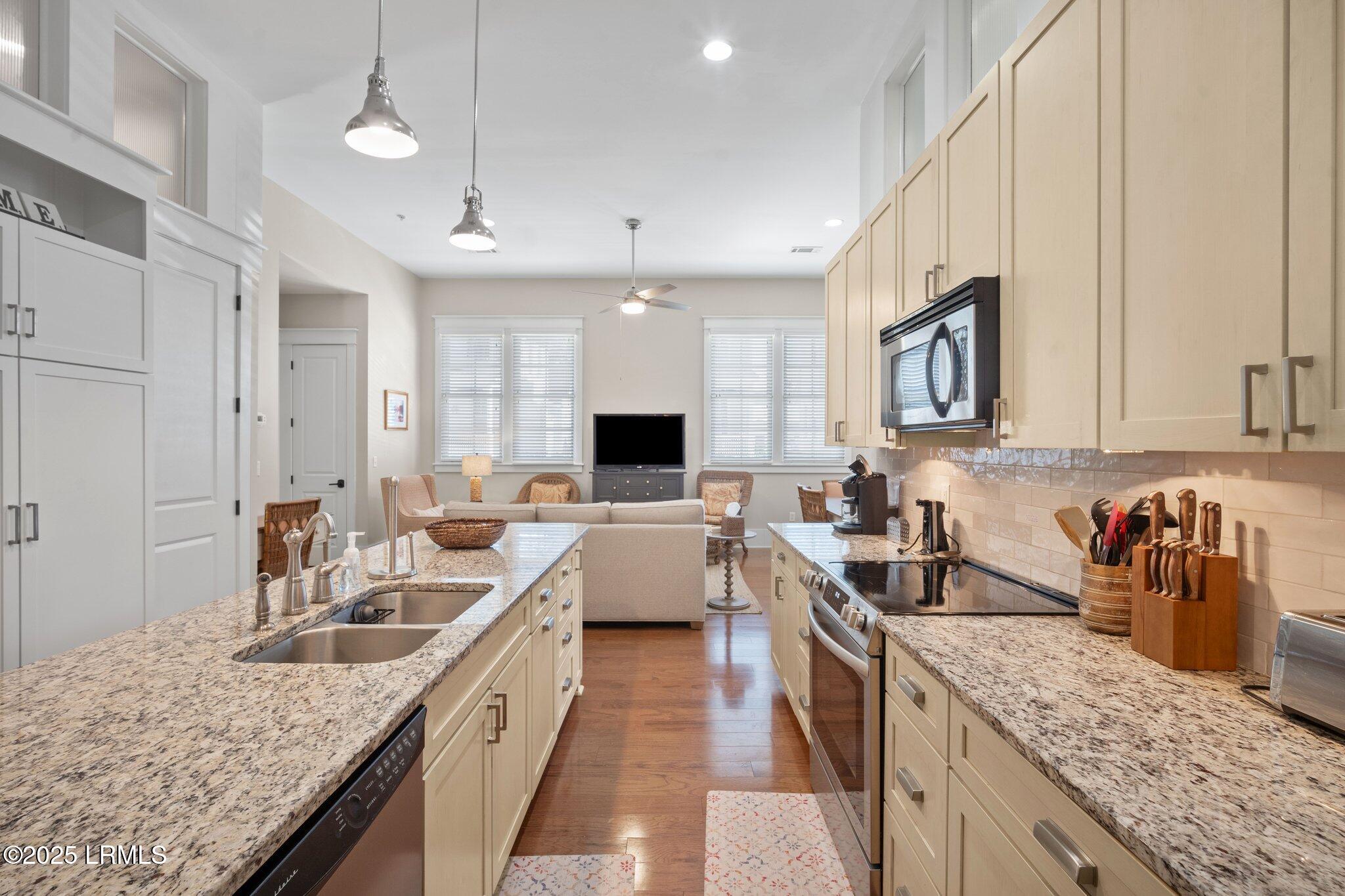 2 Abbey Row, Unit 1A Beaufort, SC 29906 - Photo 12 of 26 11-web-or-mls-DSC03188