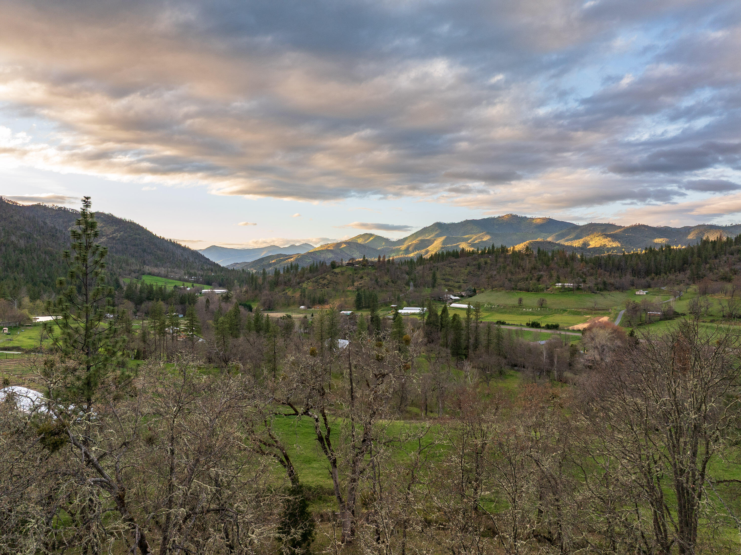 3998 Little Applegate Road Jacksonville, OR 97530 - Photo 5 of 77 3998LittleApplegate5
