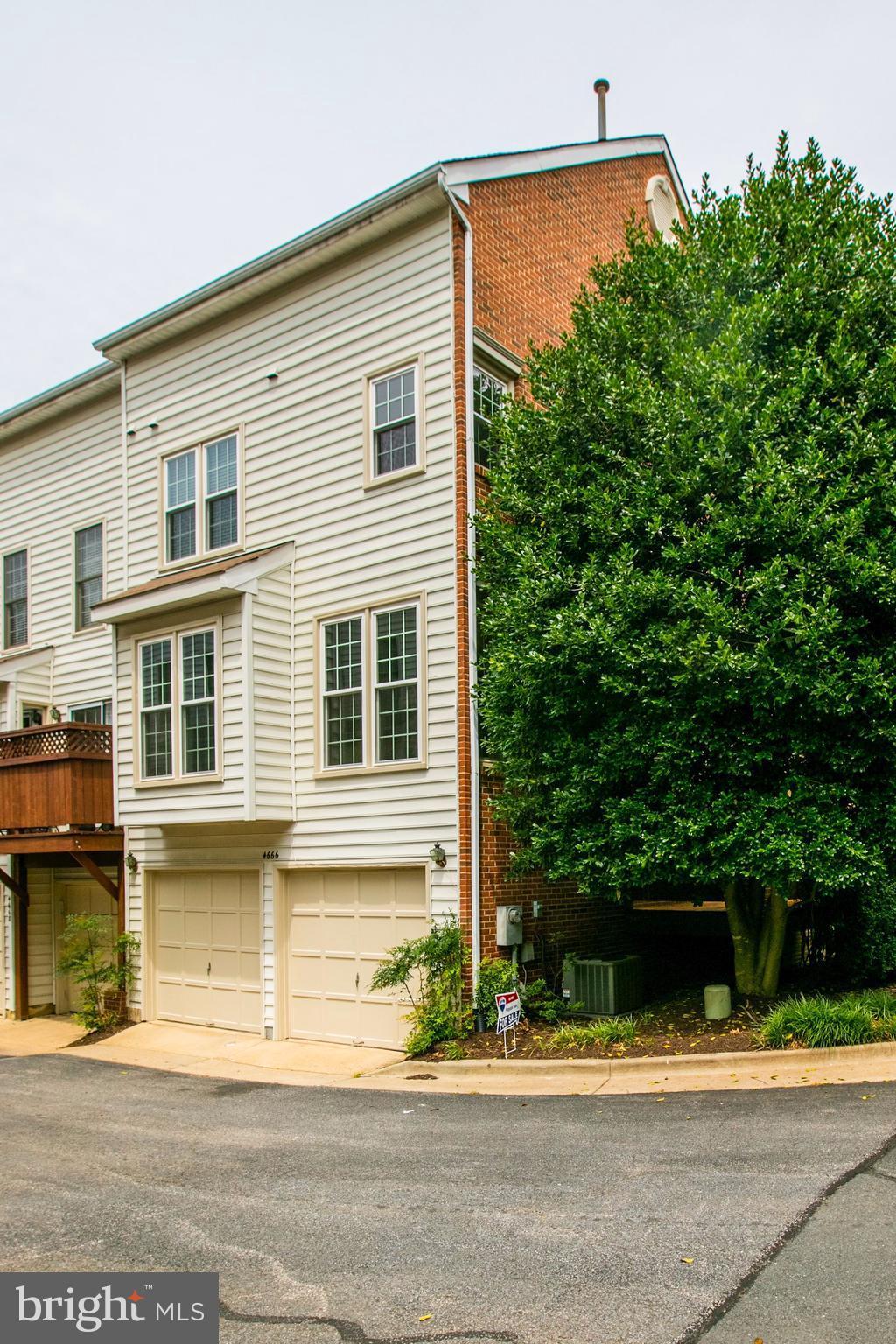 4666 West Braddock Road Alexandria, VA 22311 - Photo 3 of 29 Exterior (Rear)