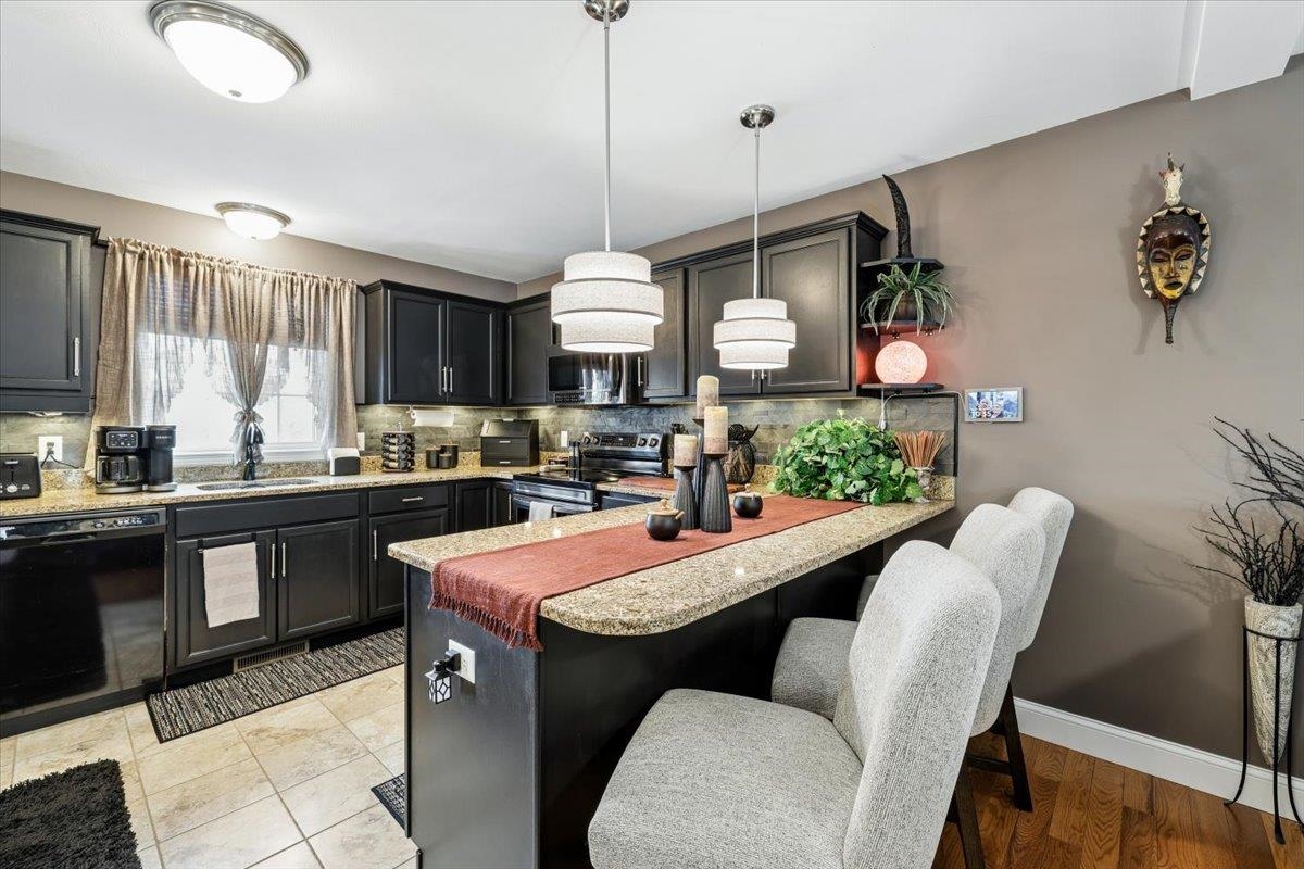 18 Crawford Lane Hooksett, NH 03106 - Photo 11 of 44