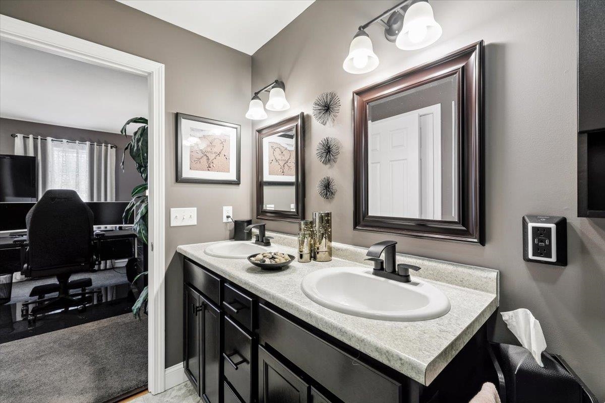 18 Crawford Lane Hooksett, NH 03106 - Photo 21 of 44