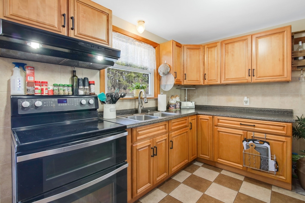 9 Butler Road Wilbraham, MA 01095 - Photo 9 of 33