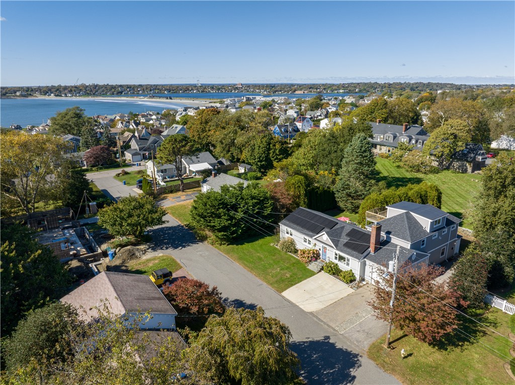 4 James Street Middletown, RI 02842 - Photo 5 of 50