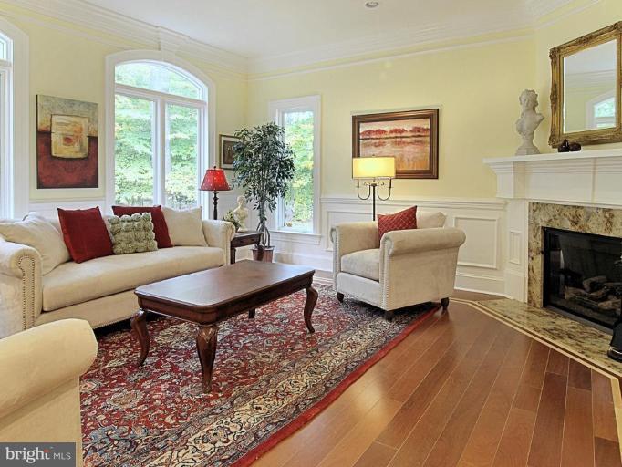 433 River Bend Road Great Falls, VA 22066 - Photo 3 of 30 Living Room