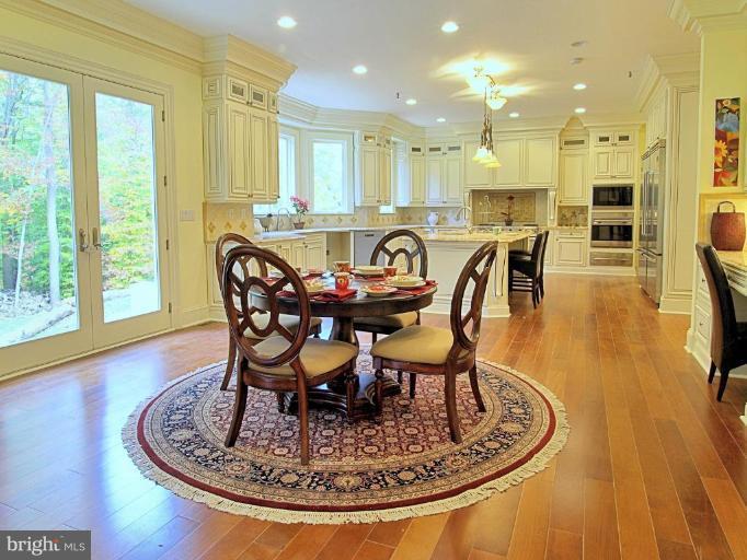 433 River Bend Road Great Falls, VA 22066 - Photo 8 of 30 Breakfast Room & Kitchen