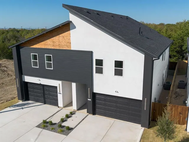 a front view of house with yard