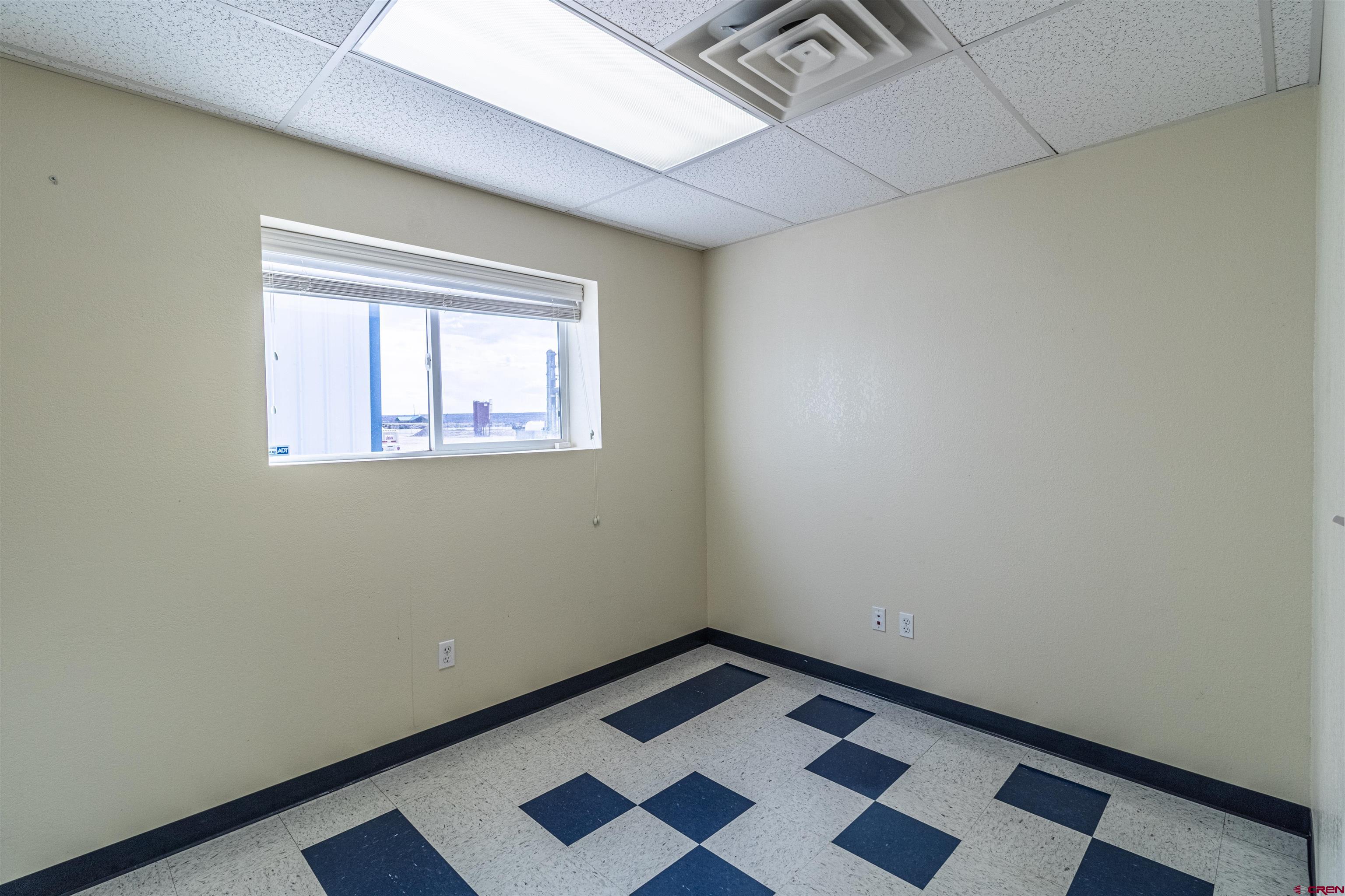 60 County Road 3961 Farmington, NM 87401 - Photo 14 of 35 a view of an empty room