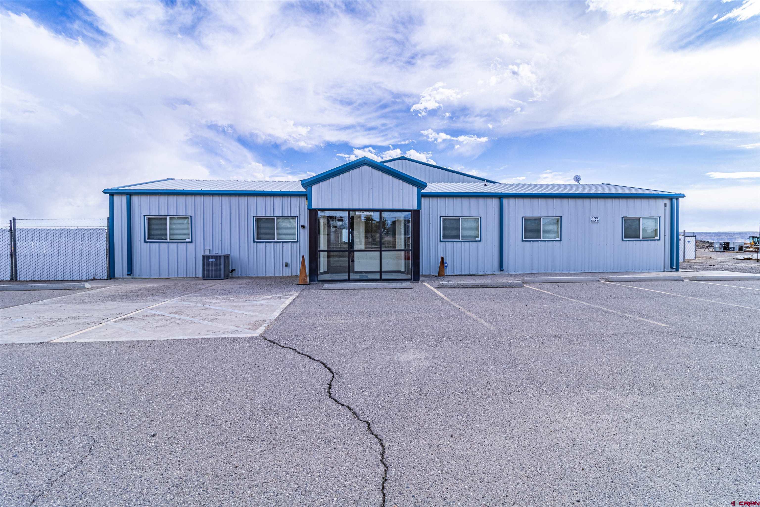 60 County Road 3961 Farmington, NM 87401 - Photo 2 of 35 front view of a house with a garage