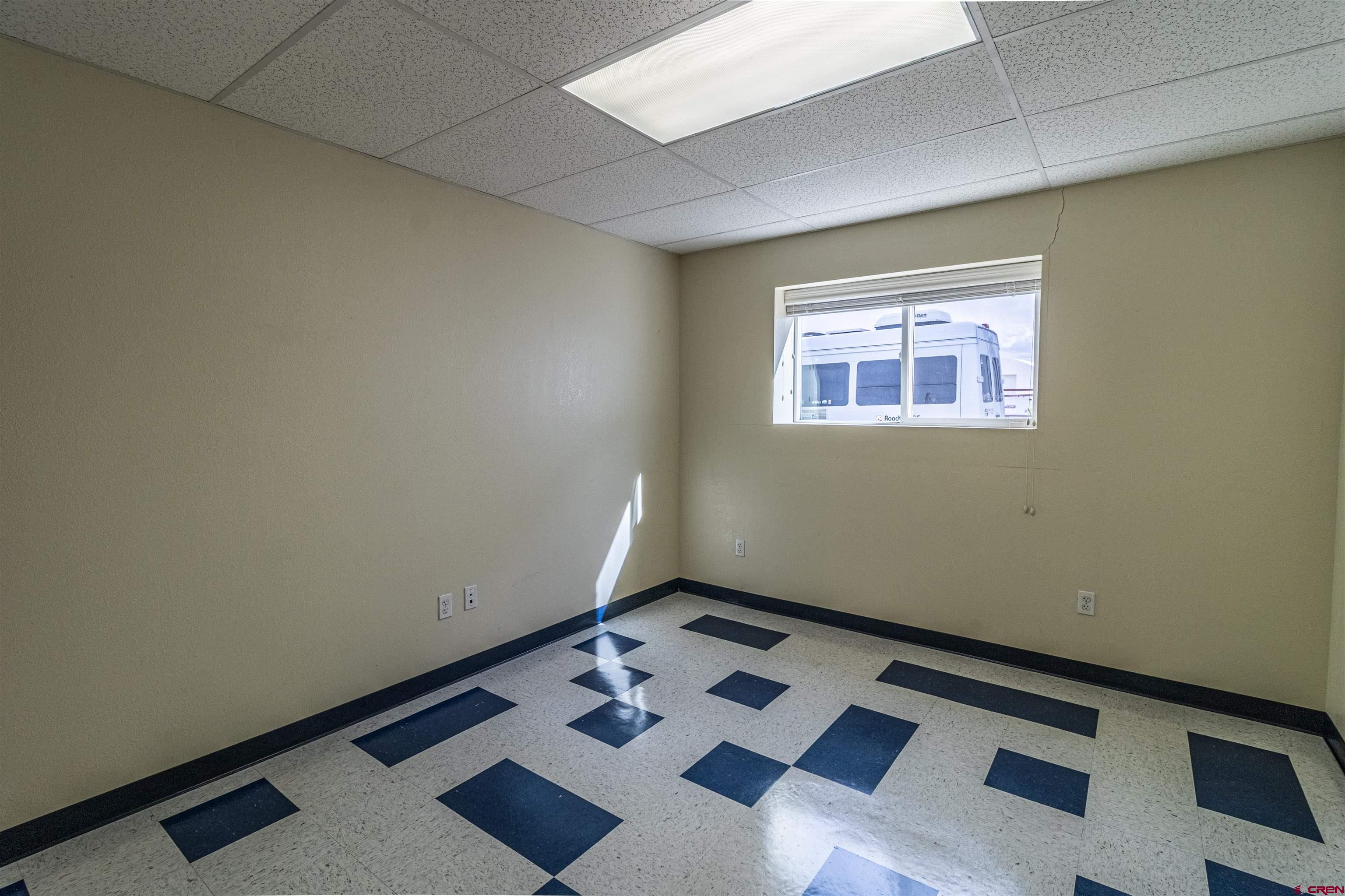 60 County Road 3961 Farmington, NM 87401 - Photo 26 of 35 a view of an empty room and a window