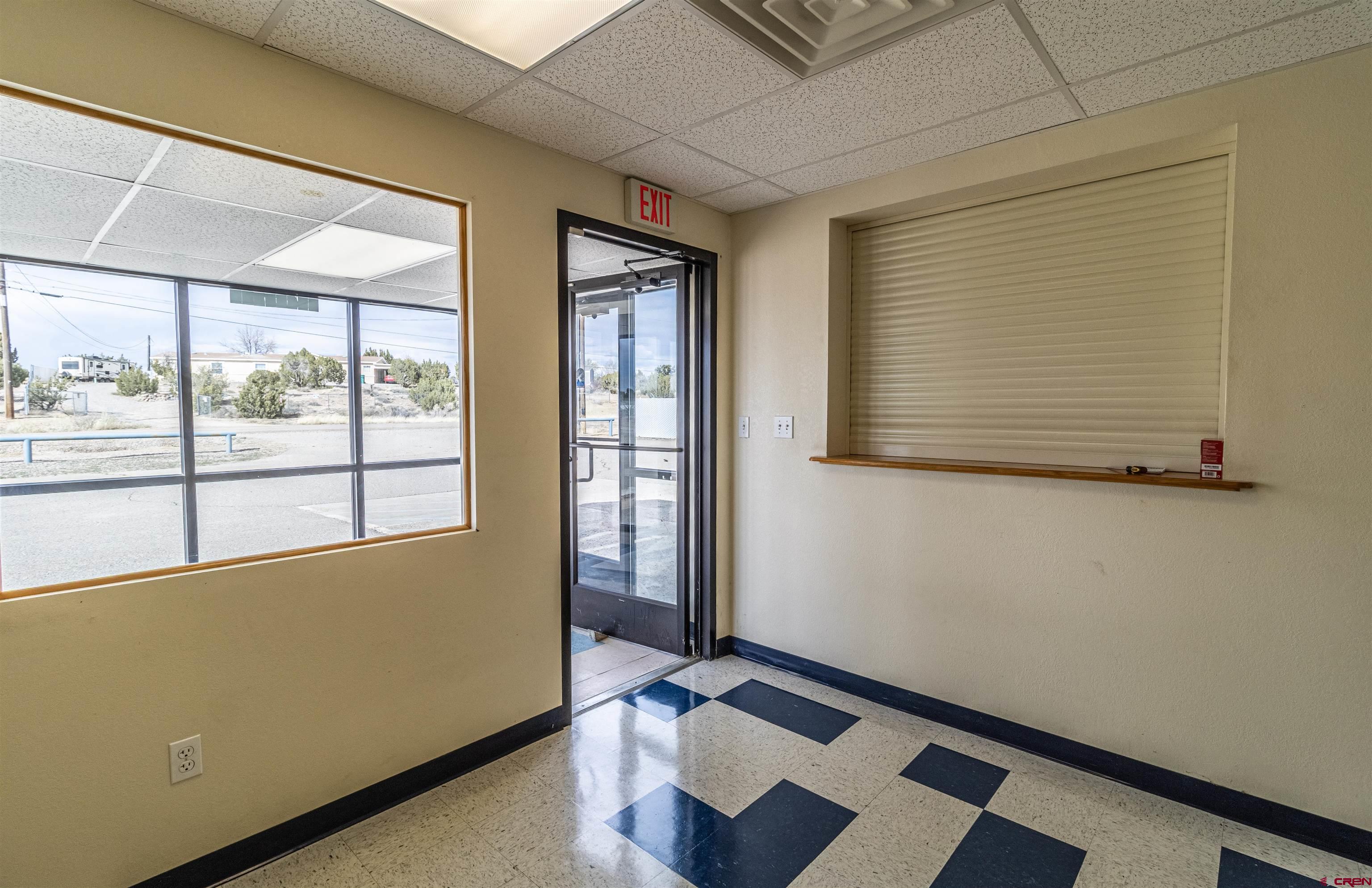 60 County Road 3961 Farmington, NM 87401 - Photo 28 of 35 a room with window