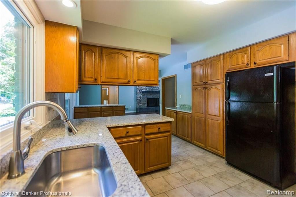 29075 Summerwood Road Farmington, MI 48334 - Photo 12 of 41