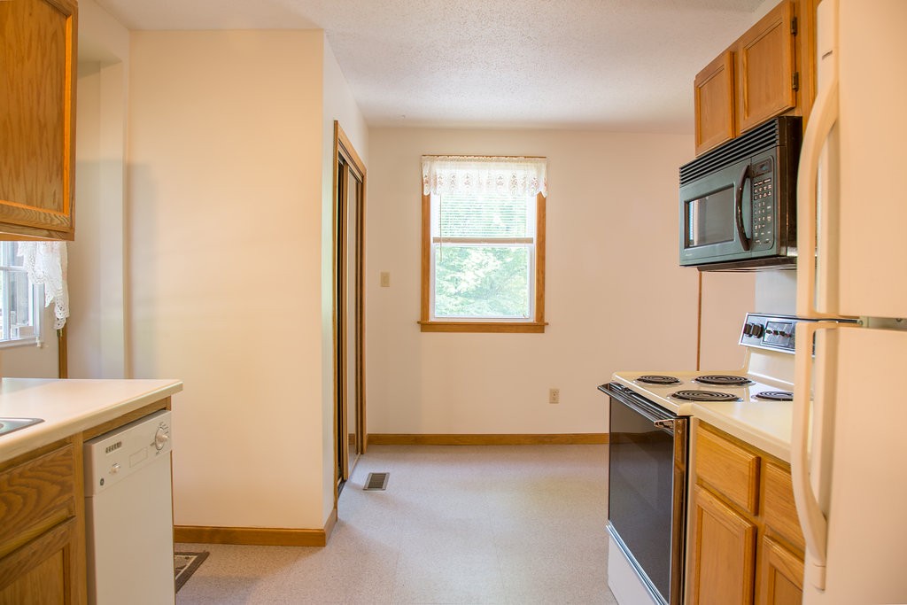 21 Warren Wright Road Belchertown, MA 01007 - Photo 11 of 30 Gallery Image 11