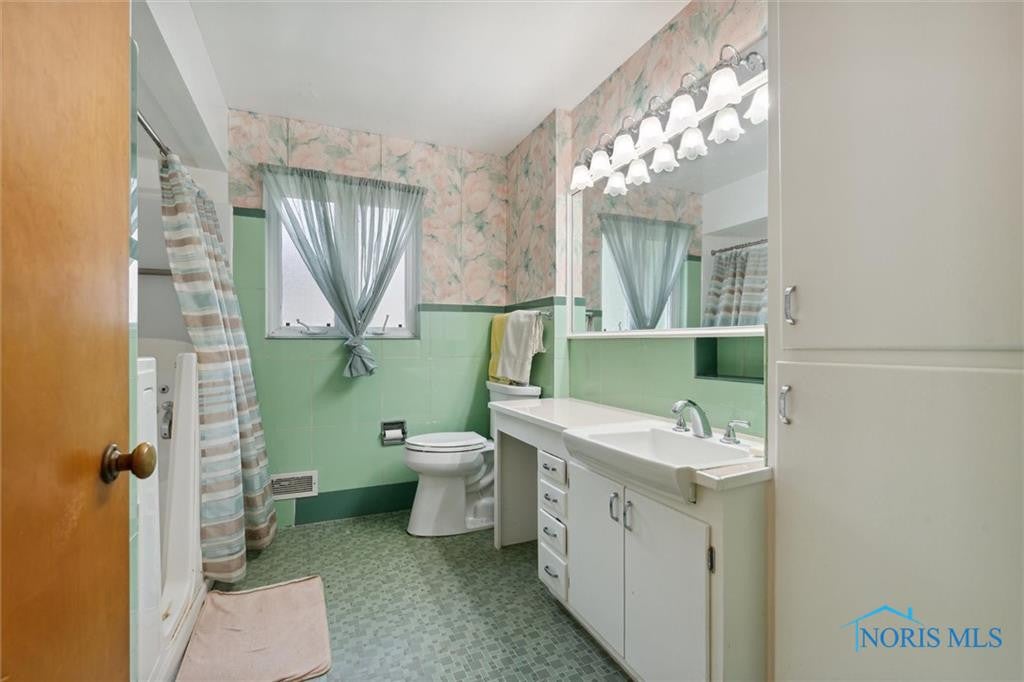 2711 Wicklow Road Toledo, OH 43606 - Photo 17 of 33 Gallery Image 17