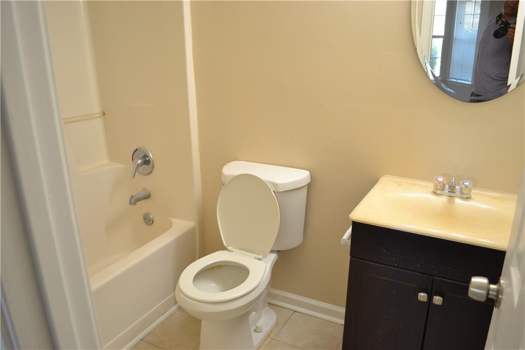 6157 Red Top Loop Union City, GA 30291 - Photo 14 of 26 a bathroom with a sink a toilet and bathtub