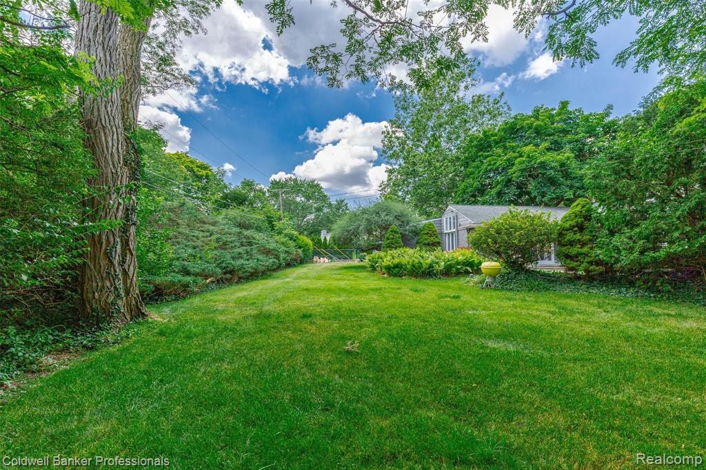 1066 Rock Spring Road Bloomfield Hills, MI 48304 - Photo 32 of 33