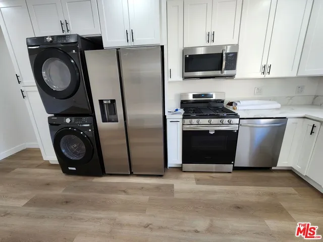 $2,200 | 22329 Gifford Street, Canoga Park, CA 91303