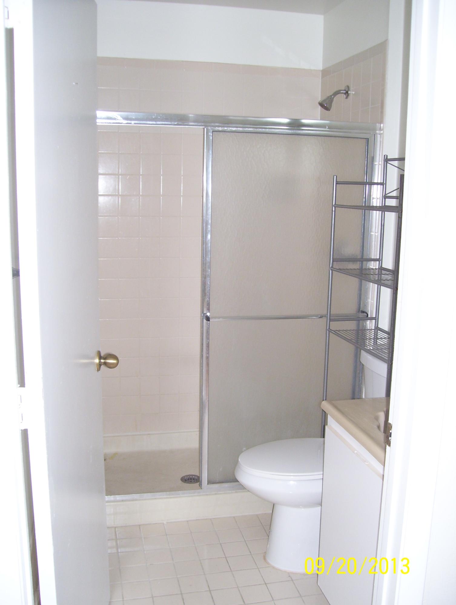 9467 Boca Cove Circle, Unit 810 Boca Raton, FL 33428 - Photo 12 of 16 Master bathroom