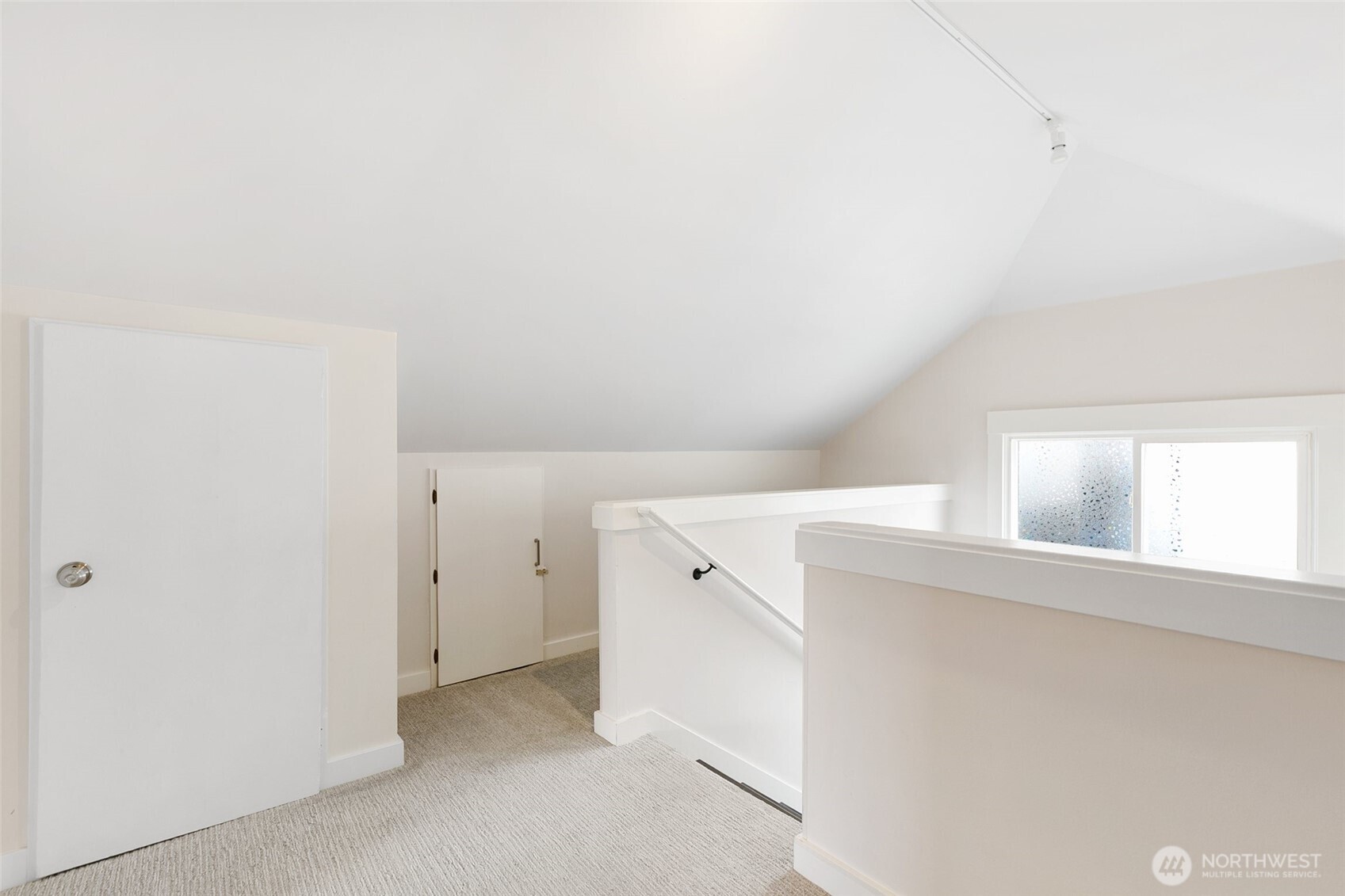 4003 Midvale Avenue North Seattle, WA 98103 - Photo 12 of 40