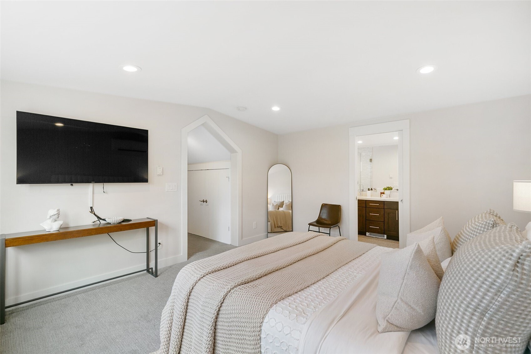 4003 Midvale Avenue North Seattle, WA 98103 - Photo 14 of 40